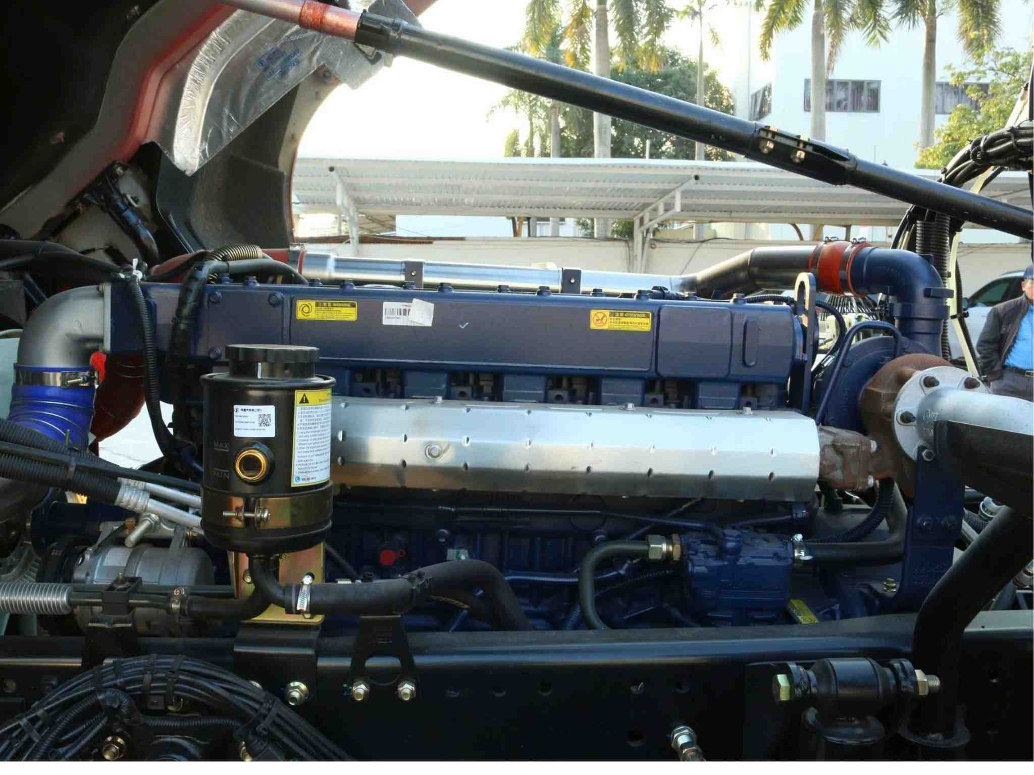 dong-co-xe-shacman-h3000s-1-cau-300-hp
